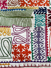 Load image into Gallery viewer, &quot;Juni Traditional Quilt&quot;
